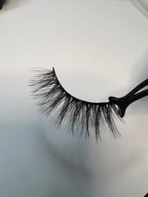 Load image into Gallery viewer, LASHES &quot;DRAMATIC EDITION&quot;
